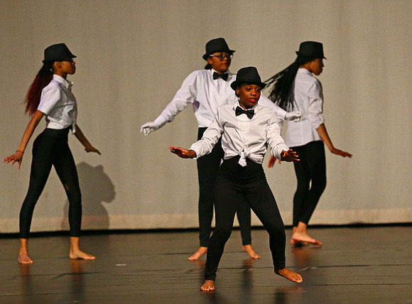 NewTownHolidayDance19-73