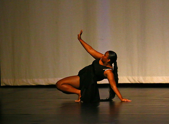 NewTownHolidayDance19-78
