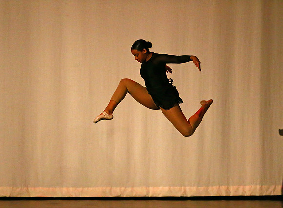 NewTownHolidayDance19-100