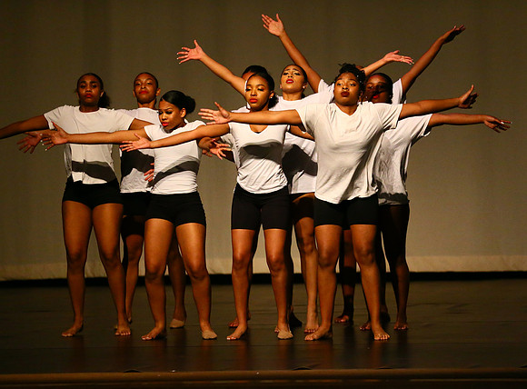 NewTownHolidayDance19-160