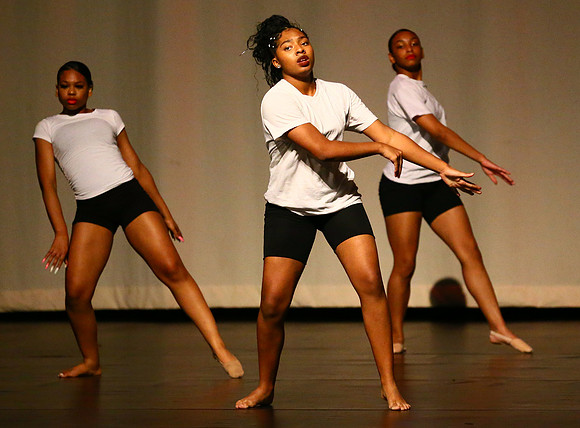 NewTownHolidayDance19-167