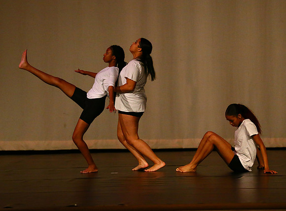 NewTownHolidayDance19-173