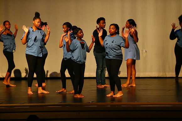 NewTownHolidayDance19-175