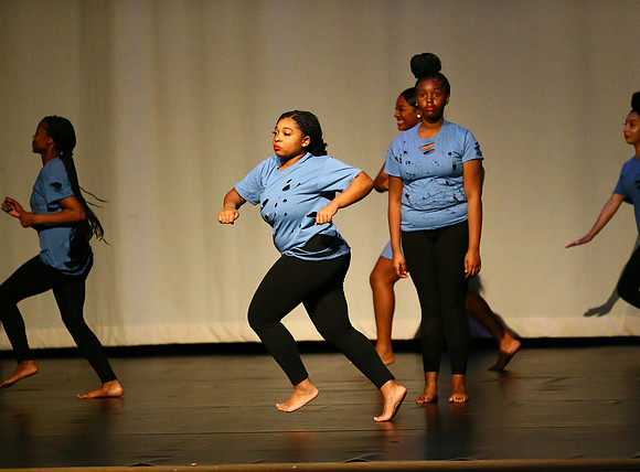 NewTownHolidayDance19-178