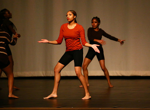 NewTownHolidayDance19-117