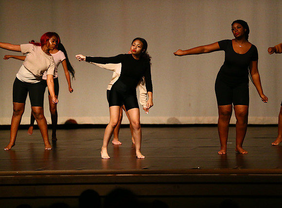 NewTownHolidayDance19-121