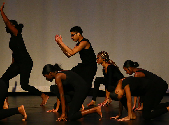 NewTownHolidayDance19-142