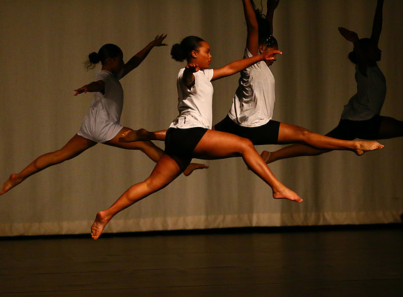NewTownHolidayDance19-151