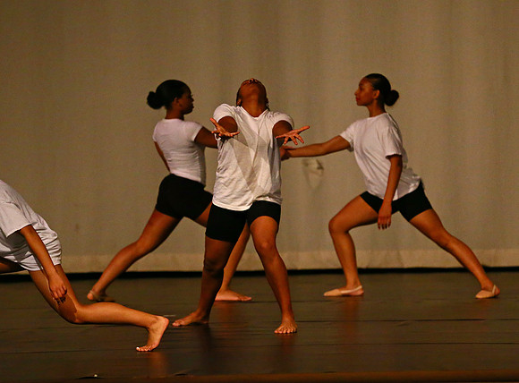 NewTownHolidayDance19-154