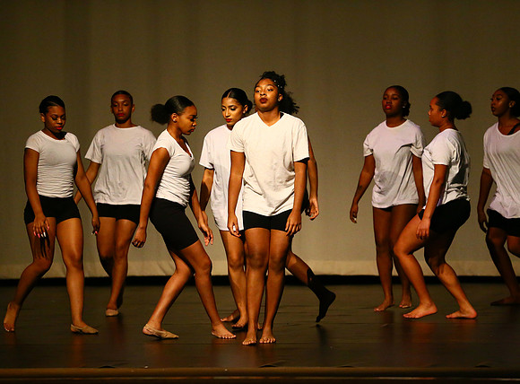 NewTownHolidayDance19-159