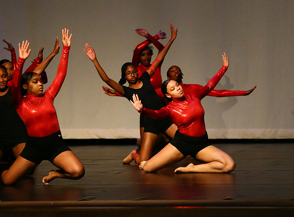 NewTownHolidayDance19-206