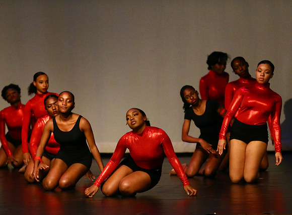 NewTownHolidayDance19-207