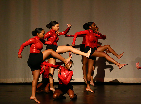 NewTownHolidayDance19-208