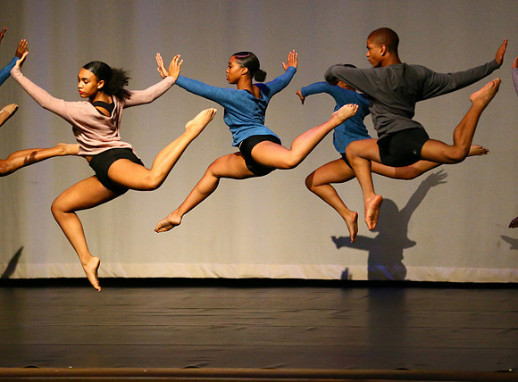 NewTownHolidayDance19-218