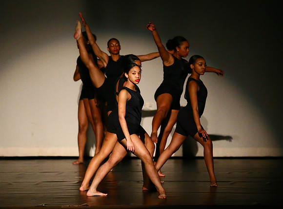 NewTownHolidayDance19-2462