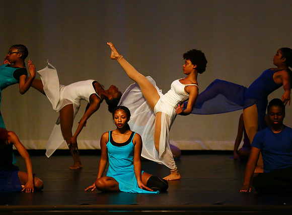 NewTownHolidayDance19-2468