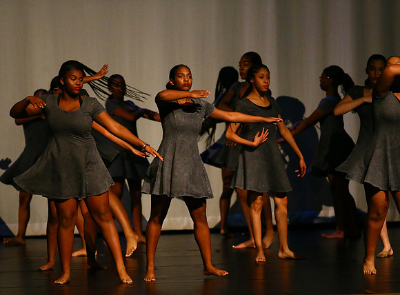 NewTownHolidayDance19-2470