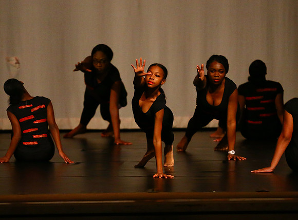 NewTownHolidayDance19-2451