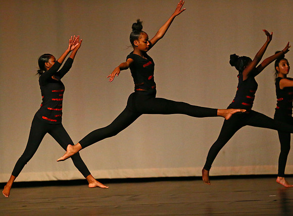 NewTownHolidayDance19-2454