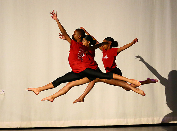 NewTownHolidayDance19-2588