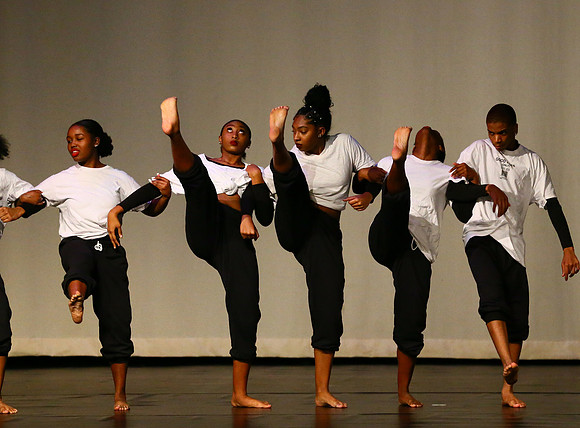 NewTownHolidayDance19-2520