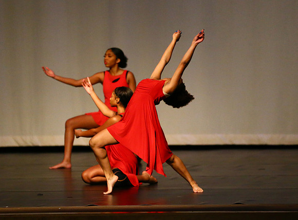 NewTownHolidayDance19-2549