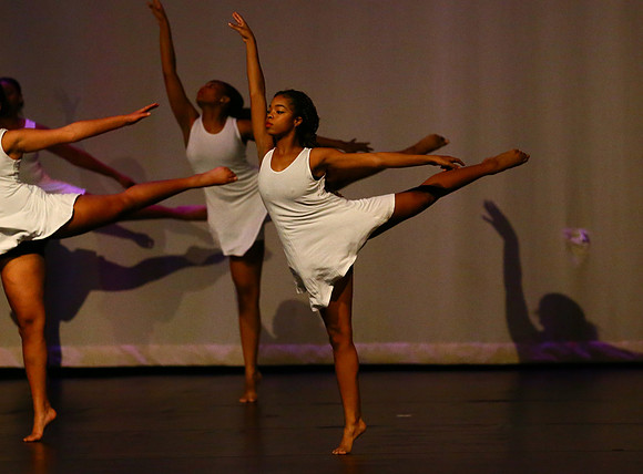 NewTownHolidayDance19-2575