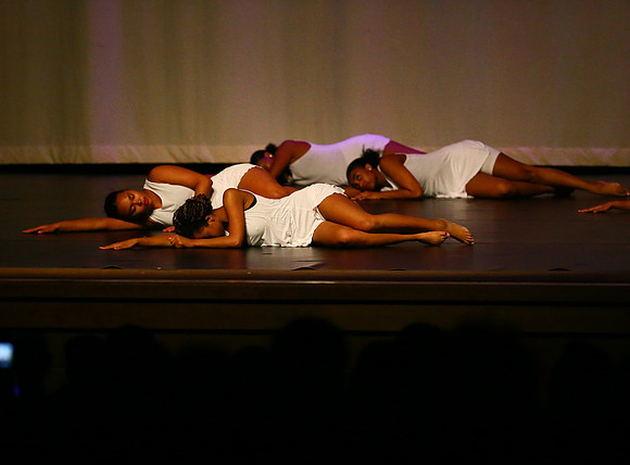 NewTownHolidayDance19-2577