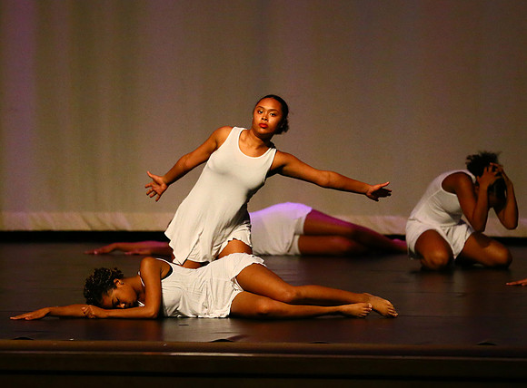 NewTownHolidayDance19-2578
