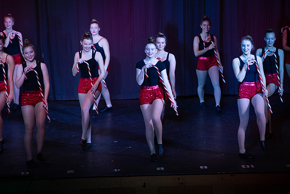 HolidayDance201920
