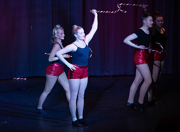 HolidayDance201940