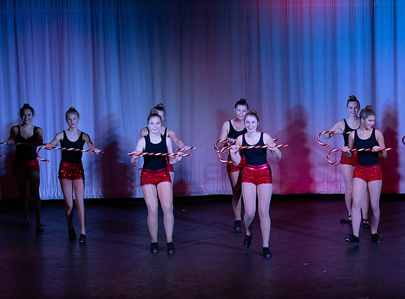 HolidayDance201948