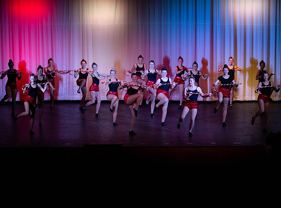 HolidayDance201949