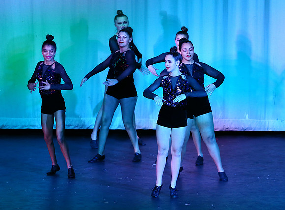 HolidayDance201985