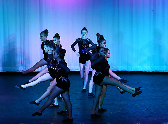 HolidayDance2019100
