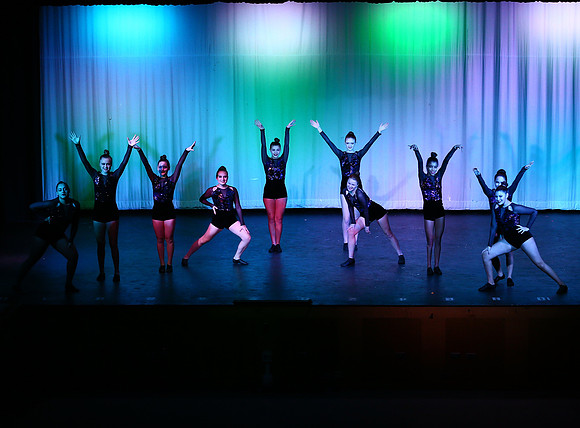 HolidayDance2019104