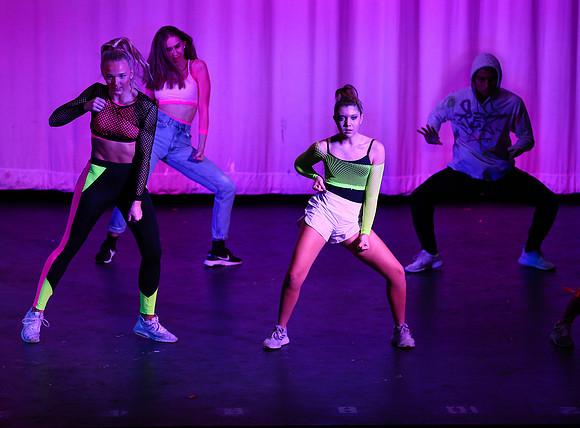 HolidayDance2019111