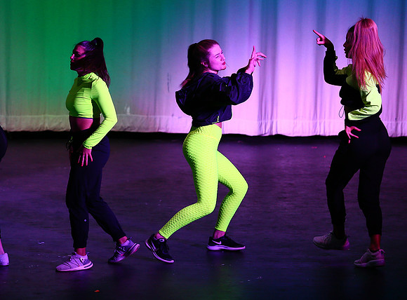 HolidayDance2019125
