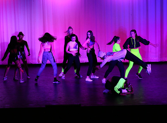 HolidayDance2019129