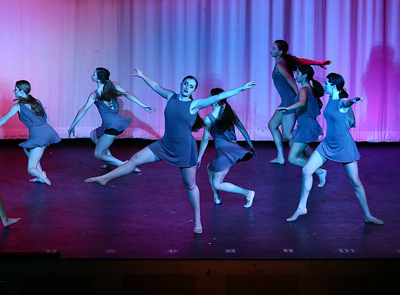 HolidayDance2019143