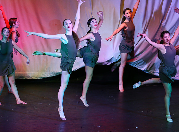 HolidayDance2019150