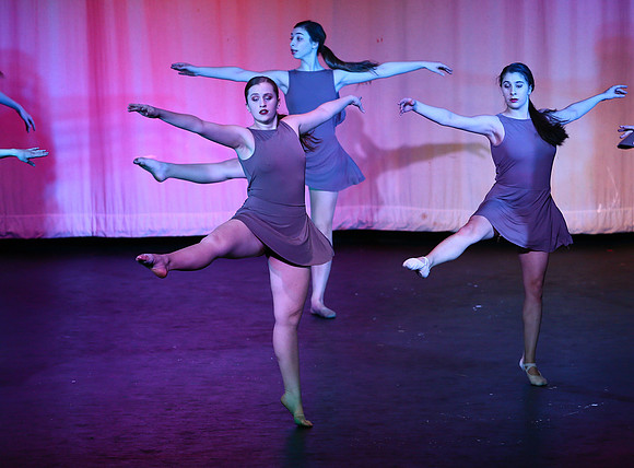 HolidayDance2019157