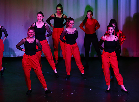 HolidayDance2019172