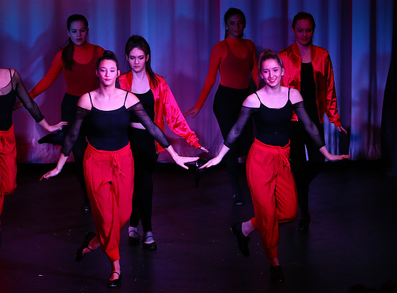 HolidayDance2019174