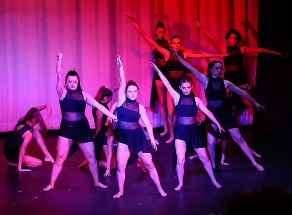 HolidayDance2019184