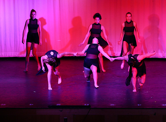 HolidayDance2019196