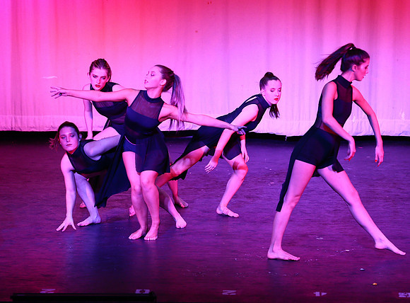 HolidayDance2019200
