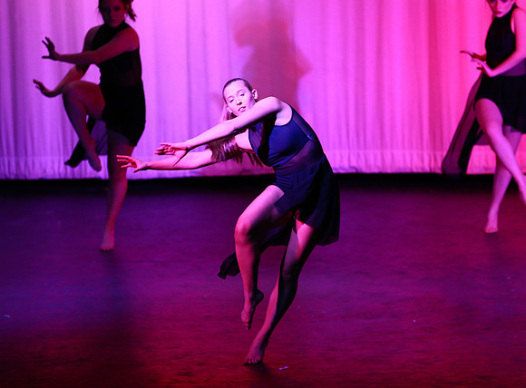 HolidayDance2019203