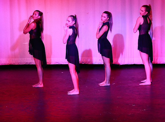 HolidayDance2019210