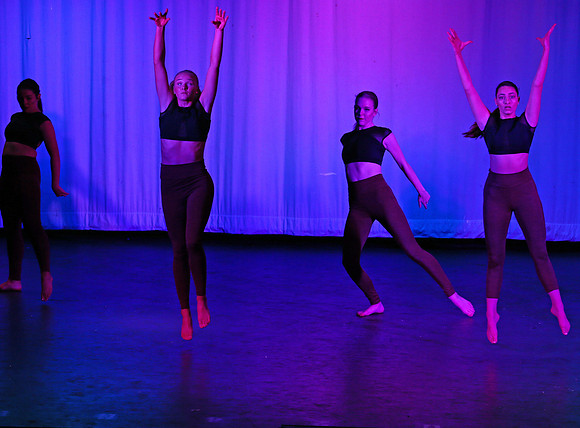 HolidayDance2019214